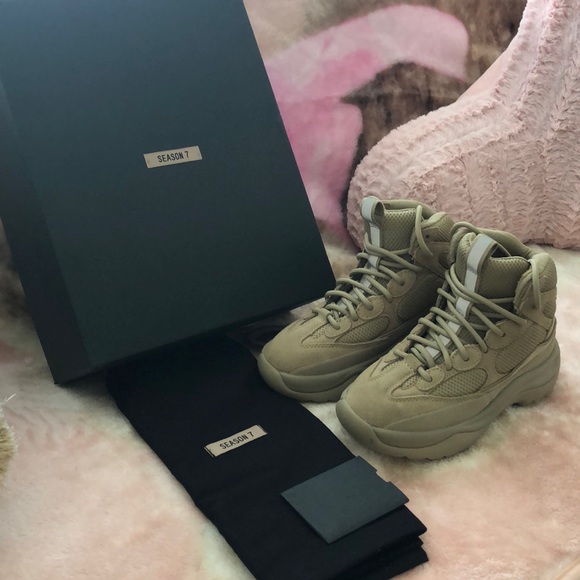 yeezy desert boot box